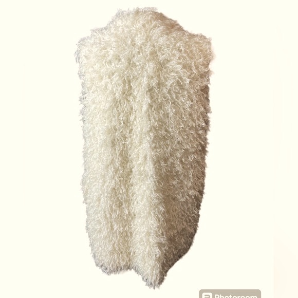 Love on a Hanger Ribbon Vest - Picture 4 of 10